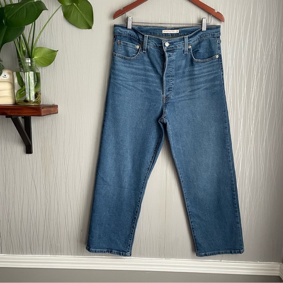 Levi's Denim - Levi’s Ribcage Straight Ankle Jeans size 32